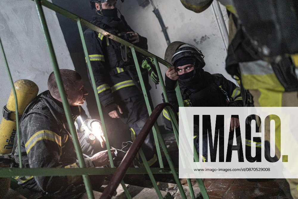 Russian drone attack on a residential building in Kramatorsk KRAMATORSK, UKRAINE - OCTOBER 23: Ukrainian firefighters put out a fire following a Russian drone attack on a residential building in Kramatorsk, Ukraine, 23 October 2026 Diego Herrera Carcedo Anadolu Kramatorsk Ukraine. Editorial use only. Please get in touch for any other usage.