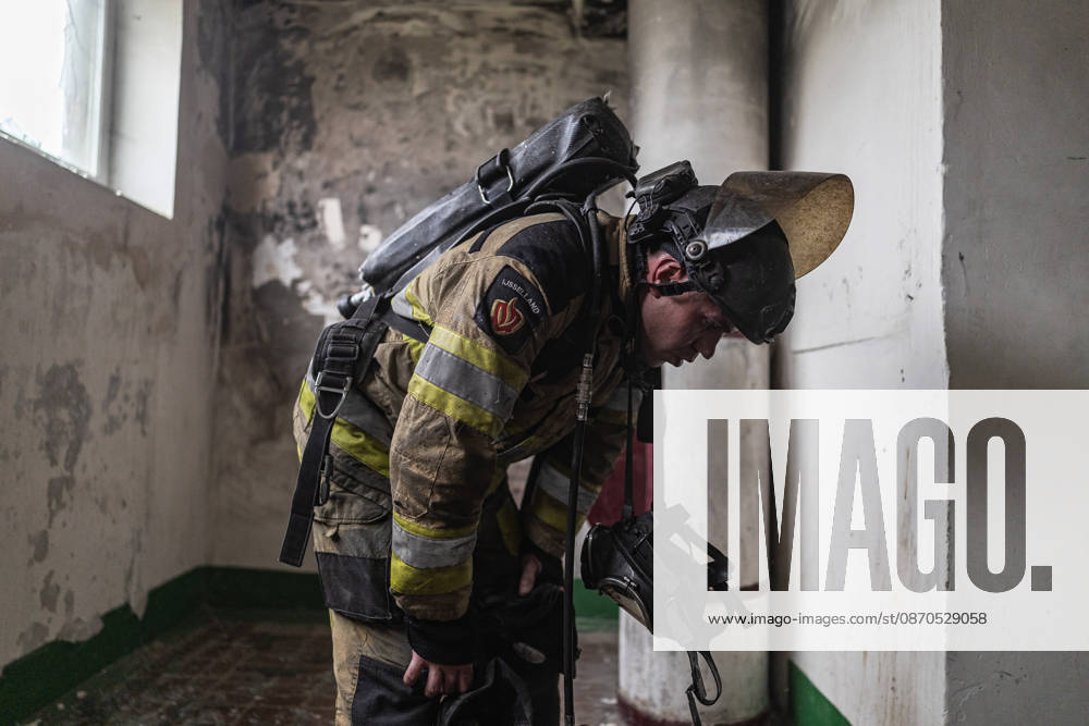 Russian drone attack on a residential building in Kramatorsk KRAMATORSK, UKRAINE - OCTOBER 23: An exhausted firefighter after putting out a fire caused by an attack by a Russian FPV drone in Kramatorsk, Ukraine, 23 October 2026 Diego Herrera Carcedo Anadolu Kramatorsk Ukraine. Editorial use only. Please get in touch for any other usage.