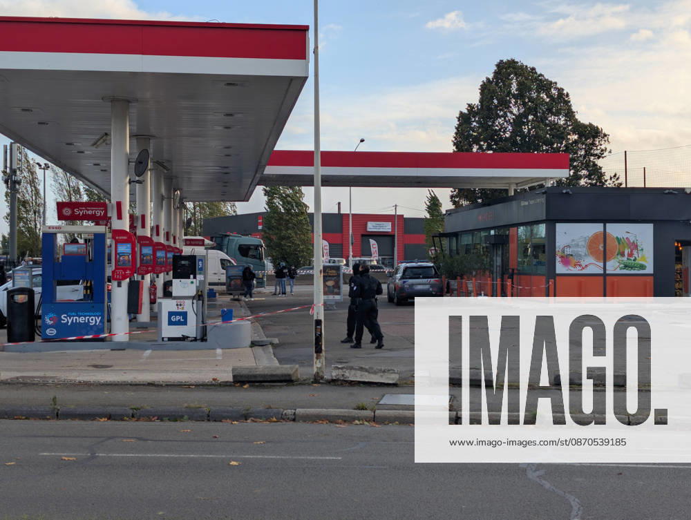 Police Investigate a Suspected Terrorist Shooting in Trappes and La Verrière - France Police officers and forensic experts conduct detailed site investigations at an Esso gas station along the N10 highway following a shooting across Trappes and neighboring La Verrière. The attack left one man dead and four others injured, including a 12-year-old girl who was critically wounded. France s National Anti-Terrorism Prosecutor s Office (PNAT) has opened an investigation after a gunman fired at bystanders from a vehicle before being arrested in nearby Coignières. Trappes, France, October 23, 2026. Photo by ABACAPRESS.COM Trappes Ile-de-France France