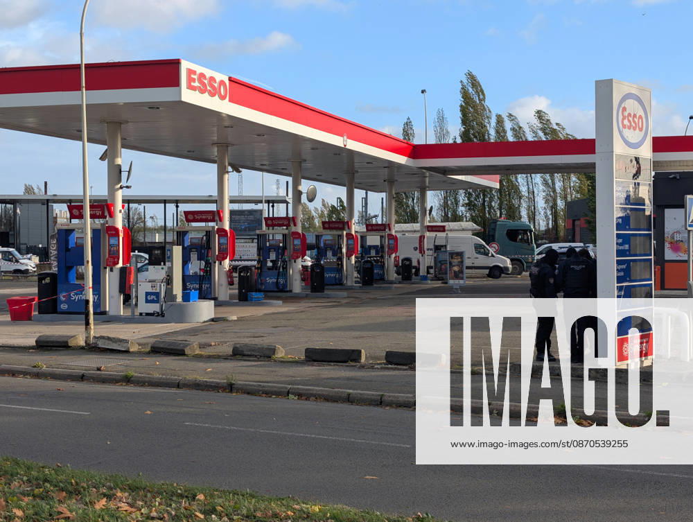 Police Investigate a Suspected Terrorist Shooting in Trappes and La Verrière - France Police officers and forensic experts conduct detailed site investigations at an Esso gas station along the N10 highway following a shooting across Trappes and neighboring La Verrière. The attack left one man dead and four others injured, including a 12-year-old girl who was critically wounded. France s National Anti-Terrorism Prosecutor s Office (PNAT) has opened an investigation after a gunman fired at bystanders from a vehicle before being arrested in nearby Coignières. Trappes, France, October 23, 2026. Photo by ABACAPRESS.COM Trappes Ile-de-France France