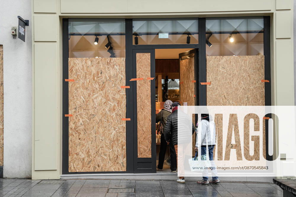 Shopfronts boarded up in Nancy ahead of planned protests NANCY, FRANCE - OCTOBER 23: Workers install protective wooden boards and plywood panels over shopfronts and commercial venues across downtown Nancy, France, on October 23, 2026. Local business owners and municipal authorities reinforced physical security measures ahead of large-scale public demonstrations planned for October 24, seeking to prevent vandalism and structural damage along major commercial corridors. Muhammed Said Tako Anadolu Nancy France. Editorial use only. Please get in touch for any other usage.