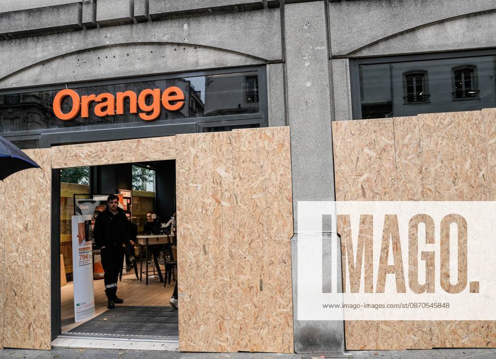 Shopfronts boarded up in Nancy ahead of planned protests NANCY, FRANCE - OCTOBER 23: Workers install protective wooden boards and plywood panels over shopfronts and commercial venues across downtown Nancy, France, on October 23, 2026. Local business owners and municipal authorities reinforced physical security measures ahead of large-scale public demonstrations planned for October 24, seeking to prevent vandalism and structural damage along major commercial corridors. Muhammed Said Tako Anadolu Nancy France. Editorial use only. Please get in touch for any other usage.