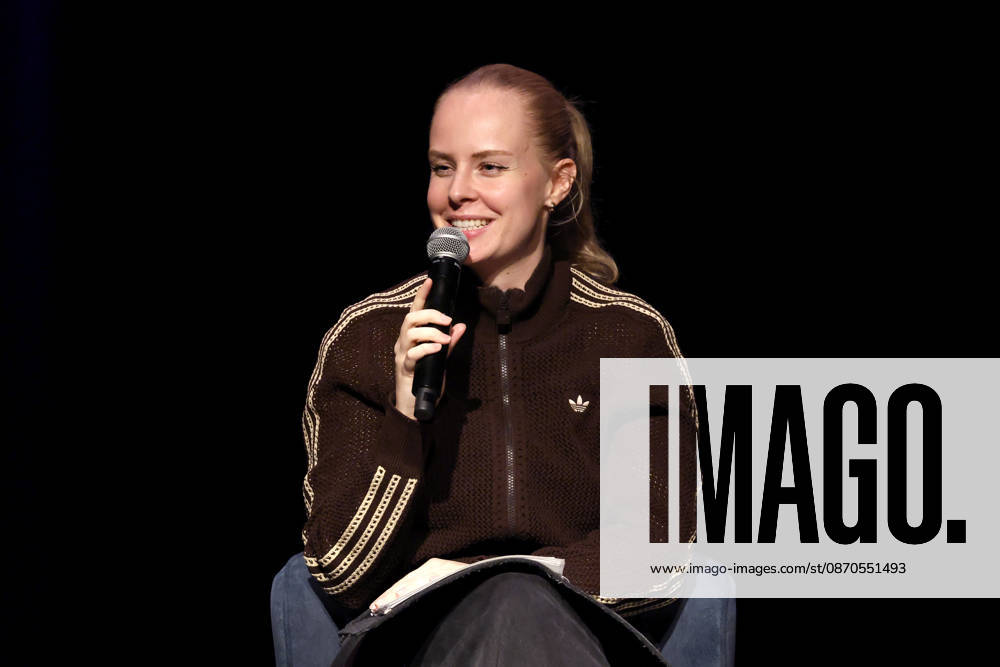 Author Clara Lösel during her appearance at *Ich dachte, sowas fühl nur ich* (I Thought I Was the Only One Who Felt That Way), the preview show for her new book at the Theater am Tanzbrunnen in Cologne, October 23, 2026, North Rhine-Westphalia, Germany