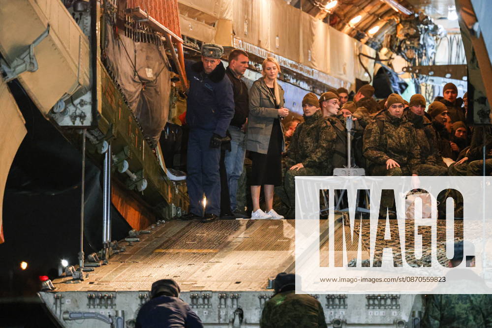 RUSSIA, MOSCOW REGION - OCTOBER 23, 2026: Russia s Human Rights Commissioner Yana Lantratova (3rd L) and Russian servicemen released from Ukrainian captivity are seen inside an aircraft. Georgy Chernyshov TASS 99833216
