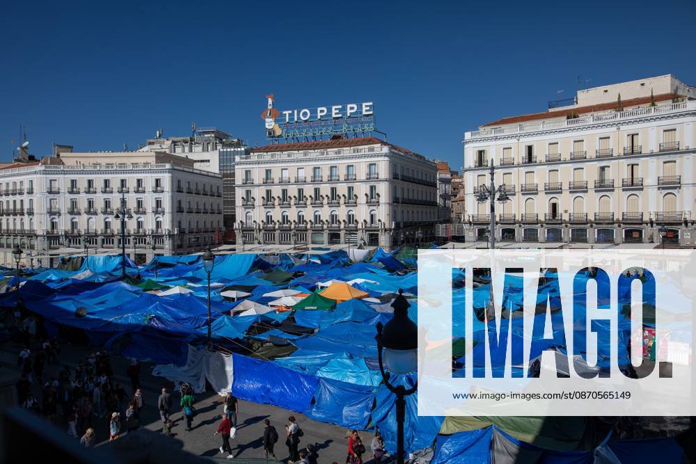 General view of the tents set up at Puerta del Sol..Tents remain set up by housing rights activists, who organized the occupation of the square in response to the eviction of Maricarmenâ€a woman in her eightiesâ€from her home, carried out by a real estate investment fund. Madrid Spain - ZUMAs197 20261023_aaa_s197_152