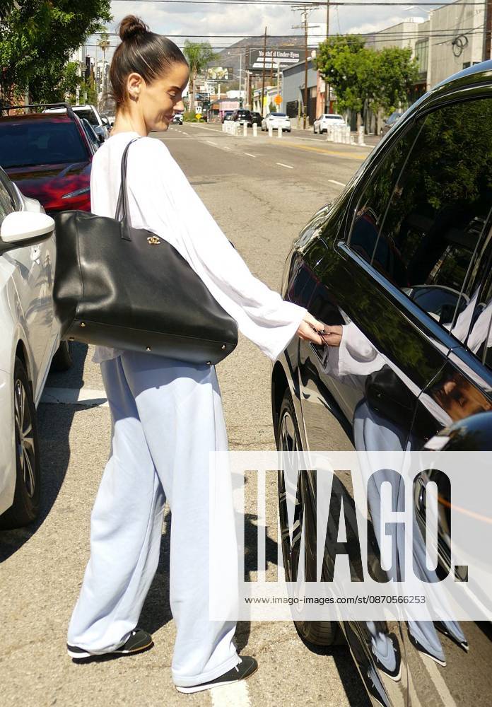 EXCLUSIVE: Maura Higgins Is Seen Leaving DWTS Rehearsals EXCLUSIVE: Maura Higgins is seen leaving Dancing With The Stars rehearsals. 23 Oct 2026 Pictured: Maura Higgins.
