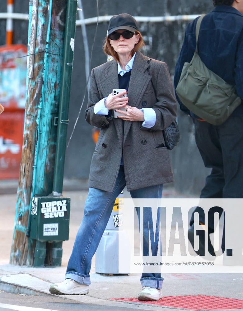 Julianne Moore out in New York Actress Julianne Moore is walking on the street in Brooklyn, NY on October 23, 2026. Photo by Dylan Travis ABACAPRESS.COM Brooklyn NY