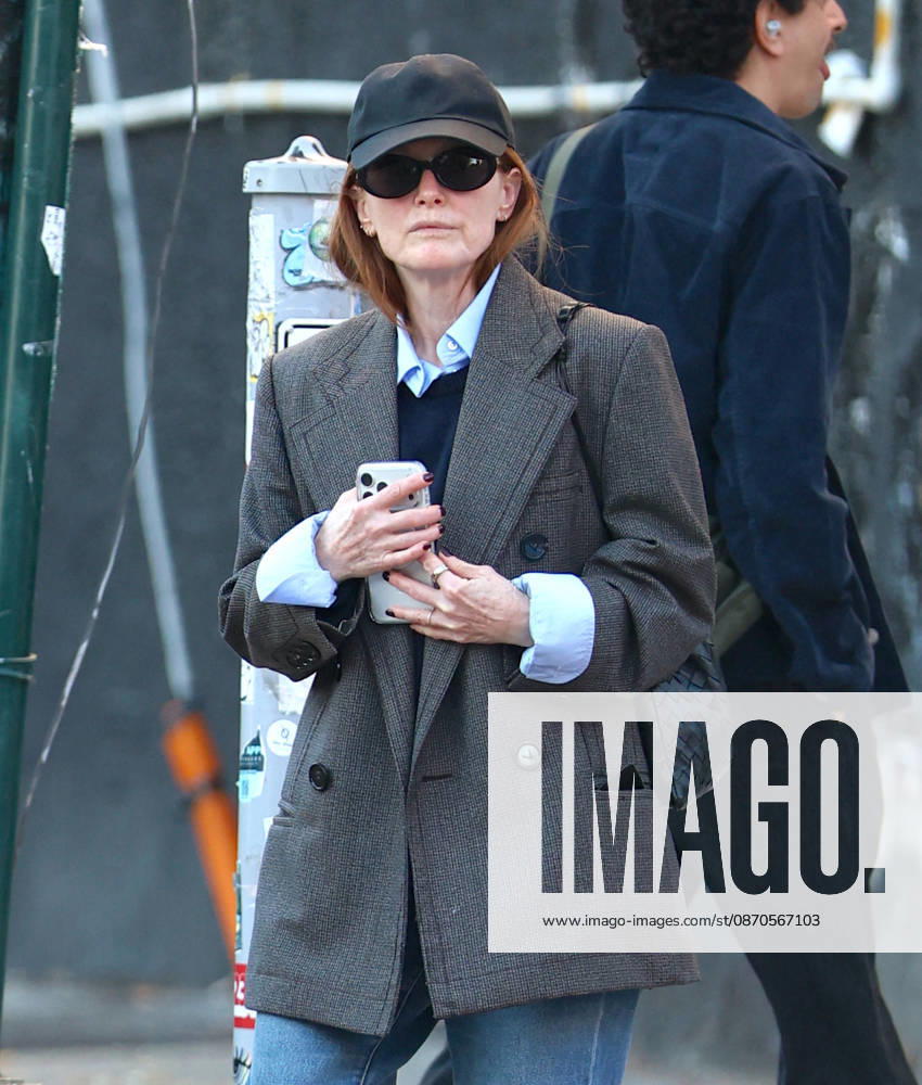 Julianne Moore out in New York Actress Julianne Moore is walking on the street in Brooklyn, NY on October 23, 2026. Photo by Dylan Travis ABACAPRESS.COM Brooklyn NY