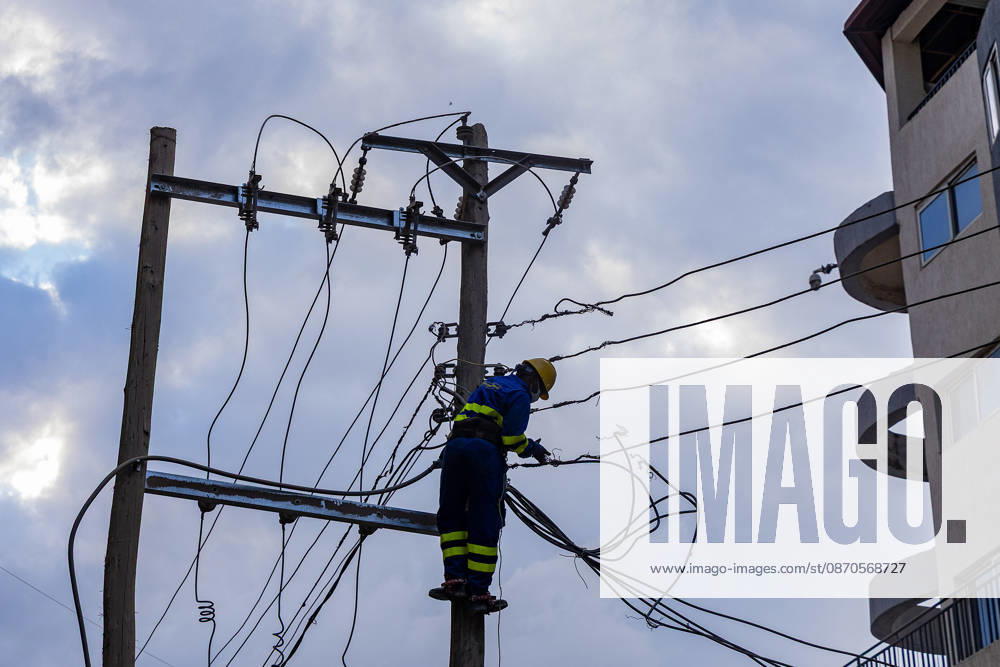 Kenya Power worker disconnect electricity near the site of a collapsed multi-storey building under construction in Eastleigh, Nairobi, as a safety precaution during search and rescue operations. Rescuers from multiple emergency response agencies conduct search and rescue operations at the site of a collapsed multi-storey building under construction in Eastleigh, Nairobi, Kenya. An unconfirmed number of people are feared trapped beneath the rubble. Nairobi Kenya - ZUMAs197 20261023_aaa_s197_305