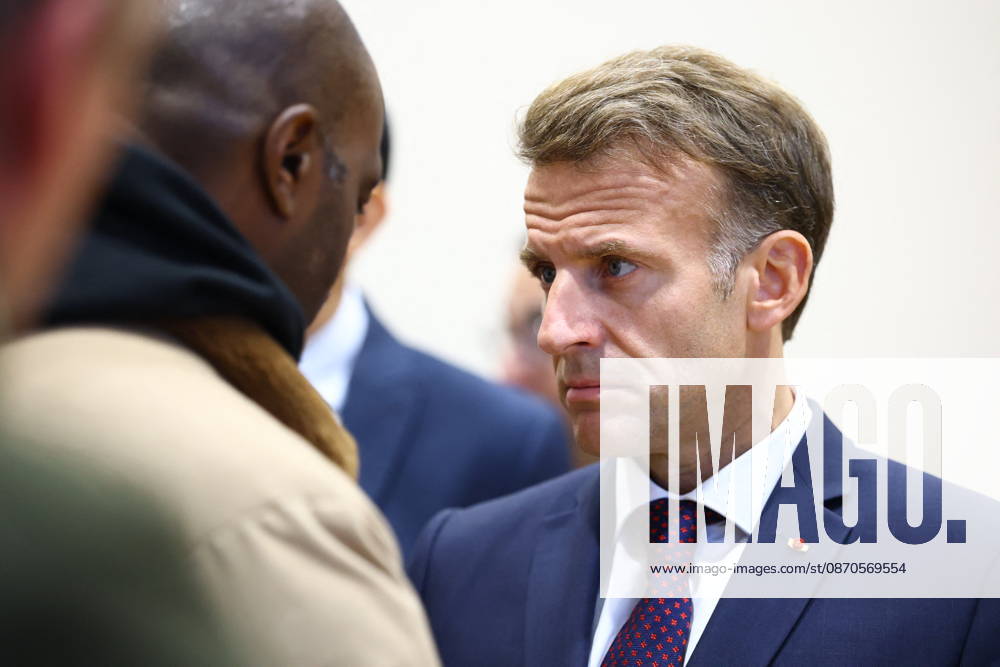 French President Macron in Trappes After Deadly Shooting - France French President Emmanuel Macron meets community members at the town hall after a drive-by shooting during which a person was killed and at least four others were wounded including a 12-year-old girl, in Trappes, in the Yvelines department, near Paris, France, October 23, 2026. Photo by Hannah McKay Pool ABACAPRESS.COM Trappes France