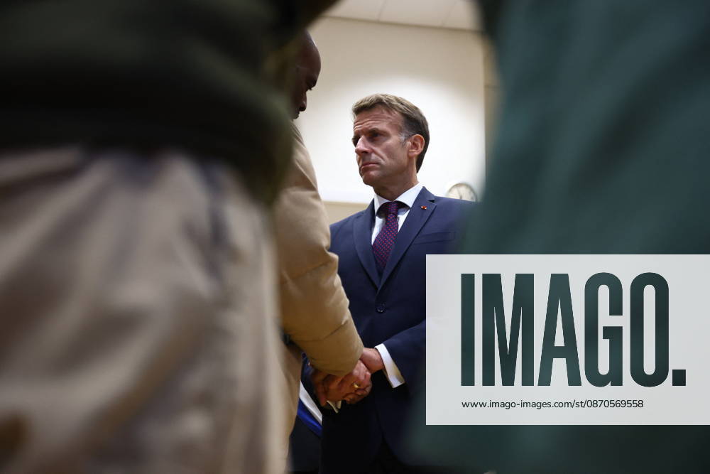 French President Macron in Trappes After Deadly Shooting - France French President Emmanuel Macron meets community members at the town hall after a drive-by shooting during which a person was killed and at least four others were wounded including a 12-year-old girl, in Trappes, in the Yvelines department, near Paris, France, October 23, 2026. Photo by Hannah McKay Pool ABACAPRESS.COM Trappes France