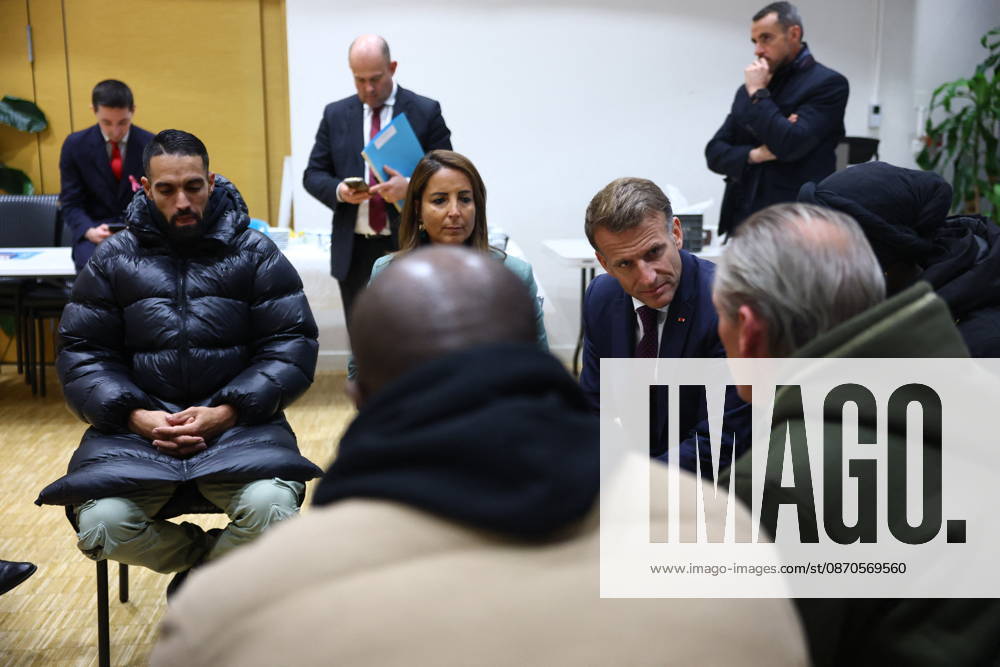 French President Macron in Trappes After Deadly Shooting - France French President Emmanuel Macron speaks with community members at the town hall after a drive-by shooting during which a person was killed and at least four others were wounded including a 12-year-old girl, in Trappes, in the Yvelines department, near Paris, France, October 23, 2026. Photo by Hannah McKay Pool ABACAPRESS.COM Trappes France