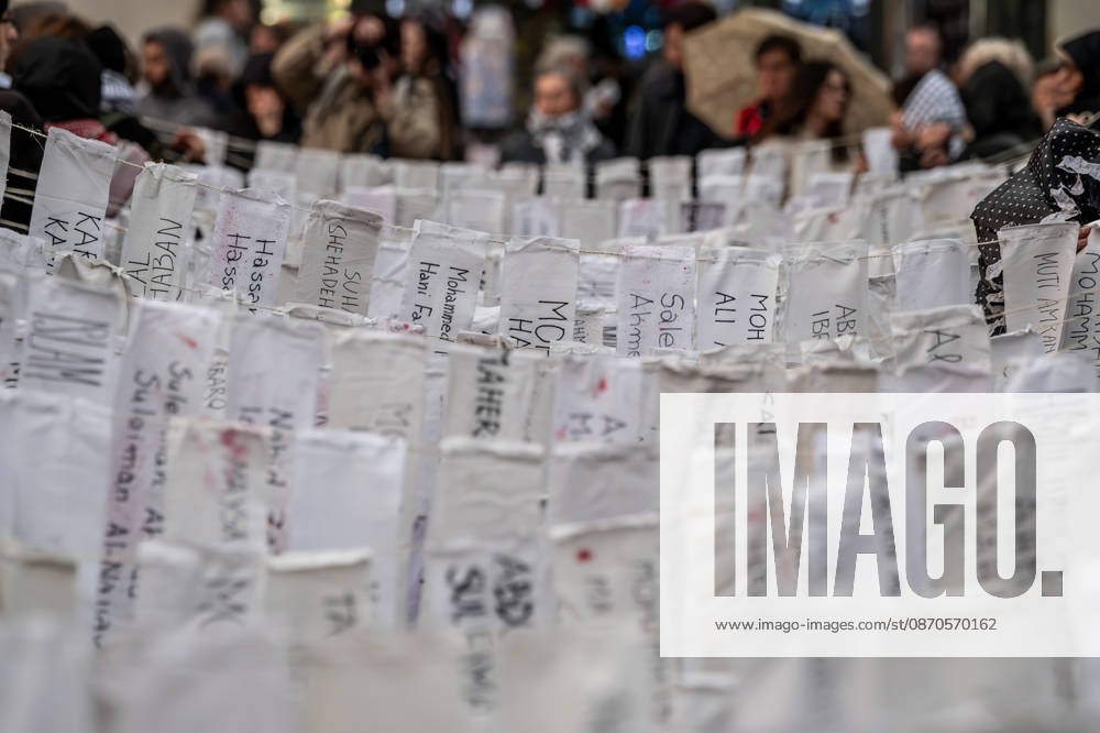 Pro-Palestinian associations protest with a flashmob to demand the release of Palestinian prisoners in Italian and Israeli jails in Piazza Duomo, Milan, on October 23, 2026. Milan Italy - ZUMAa289 20261023_zia_a289_475