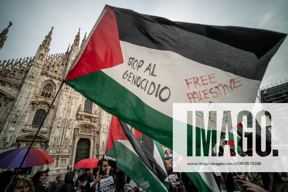 Pro-Palestinian associations protest with a flashmob to demand the release of Palestinian prisoners in Italian and Israeli jails in Piazza Duomo, Milan, on October 23, 2026. Milan Italy - ZUMAa289 20261023_zia_a289_479
