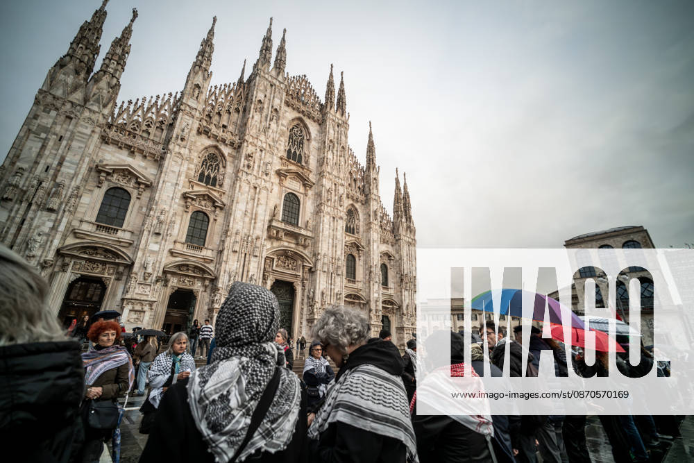 Pro-Palestinian associations protest with a flashmob to demand the release of Palestinian prisoners in Italian and Israeli jails in Piazza Duomo, Milan, on October 23, 2026. Milan Italy - ZUMAa289 20261023_zia_a289_482