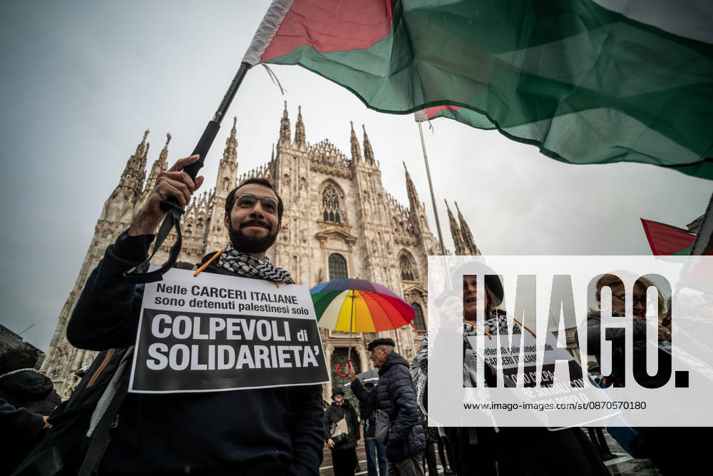 Pro-Palestinian associations protest with a flashmob to demand the release of Palestinian prisoners in Italian and Israeli jails in Piazza Duomo, Milan, on October 23, 2026. Milan Italy - ZUMAa289 20261023_zia_a289_488