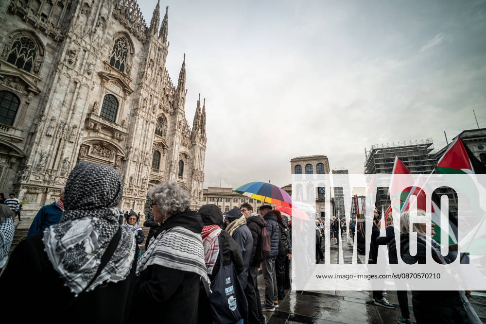 Pro-Palestinian associations protest with a flashmob to demand the release of Palestinian prisoners in Italian and Israeli jails in Piazza Duomo, Milan, on October 23, 2026. Milan Italy - ZUMAa289 20261023_zia_a289_492