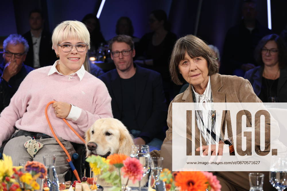 Student Frieda Krieger with her dog Aidan, Tatjana Kreidler, assistance dog trainer, as guests on the NDR Talk Show; photo op on October 23, 2026, at the NDR television studio in Hamburg-Lokstedt before the broadcast on NDR Television’s Channel 3