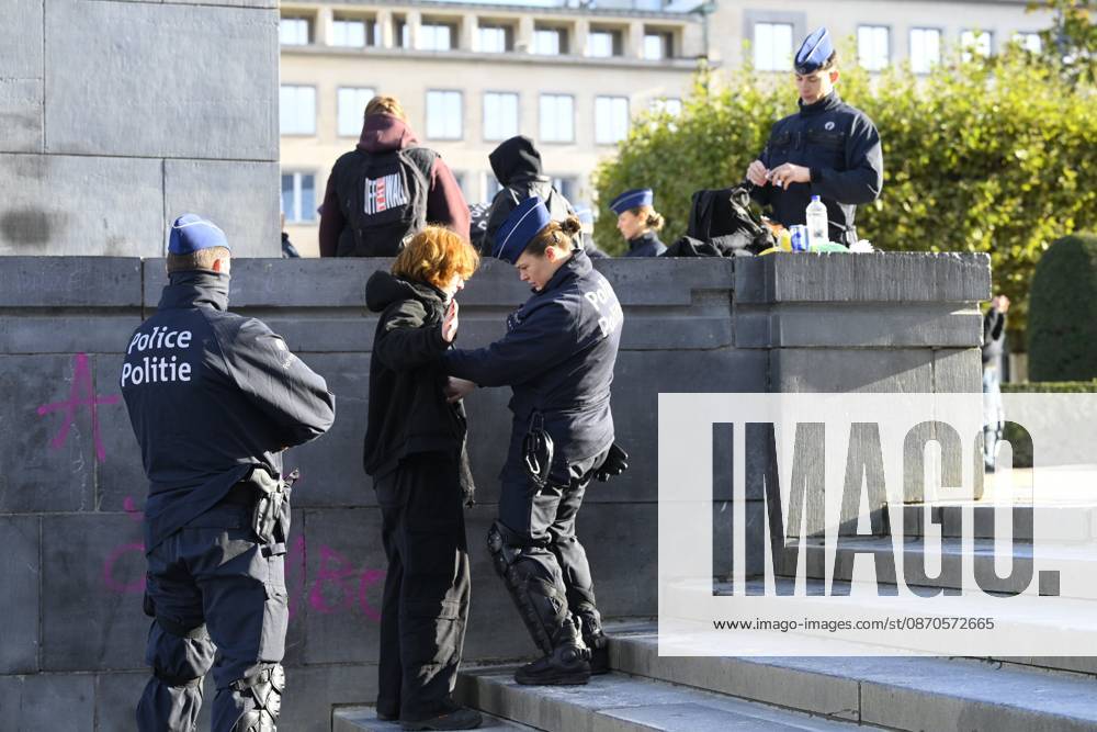 Extreme Left And Citizen Activists Protest 24 10 2026 BRUSSELS, BELGIUM - OCTOBER 24 : Police and demonstrators pictured during illegal demonstration the centre of Brussels against budget measures on October 24, 2026 in Brussels, Belgium, 24 10 2026 Brussels Belgium
