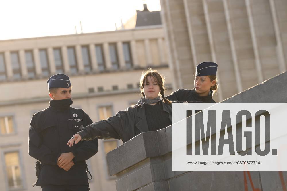 Extreme Left And Citizen Activists Protest 24 10 2026 BRUSSELS, BELGIUM - OCTOBER 24 : Police and demonstrators pictured during illegal demonstration the centre of Brussels against budget measures on October 24, 2026 in Brussels, Belgium, 24 10 2026 Brussels Belgium