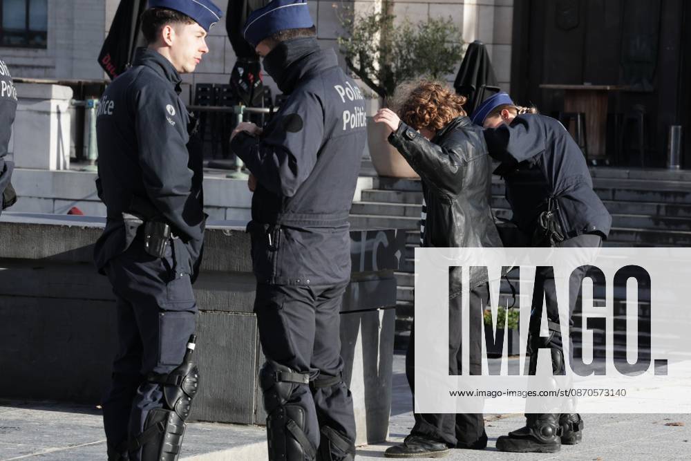 This image shows police controling peoples after a call for protests in Brussels for purchasing power, healthcare, and education, on Saturday 24 October 2026. NICOLASxMAETERLINCK 190841124