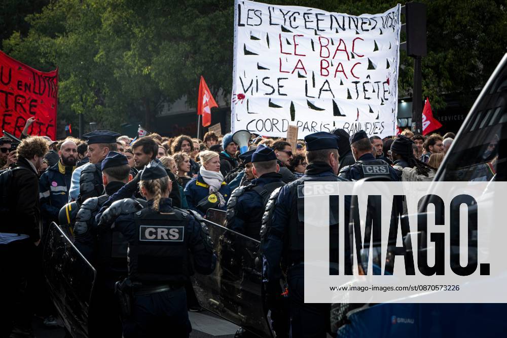 HIGH SCHOOL STUDENTS PROTEST IN PARIS PHOTOPQR JOURNAL DU CENTRE Simon Dubos October 24, 2026 High school and college students protest in Paris on October 22; gendarmerie illustration Another day of protests this Saturday, and amid fears of renewed violence and looting, restrictions on freedom of movement and assembly have multiplied, drawing sharp criticism from civil liberties groups in France