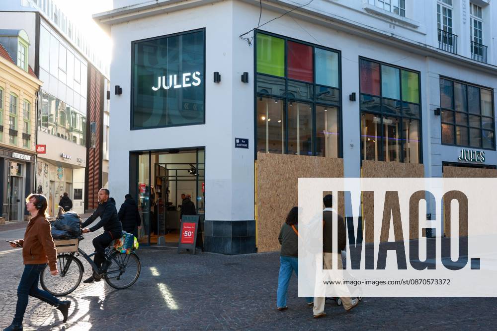 Morning Scene, Act 2, PHOTOPQR VOIX DU NORD, Thierry Thorel, October 24, 2026, Lille, October 24, 2026 Morning atmosphere in the streets of the capital of Flanders a few hours before Act 2 of the demonstrations Photo by Thierry Thorel La Voix du Nord Lille, October 24, 2026 – Morning atmosphere in the streets of the capital of Flanders, a few hours before the second wave of demonstrations, Hauts-de-France, France