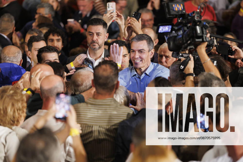 Sánchez heads his second pre-campaign event in Andalusia, this time in Granada. Photo of PSOE Secretary-General and Prime Minister Pedro Sánchez at a pre-campaign event at the Granada Convention and Exhibition Center. October 24 in Granada, Andalusia, Spain The event was also attended by the Deputy Secretary-General of the PSOE and Secretary-General of the PSOE in Andalusia, María Jesús Montero, and the Secretary-General of the PSOE in Granada and the party’s top candidate for the Senate in that province, Pedro Fernández October 24, 2026 Álex Cá Granada Granada Spain