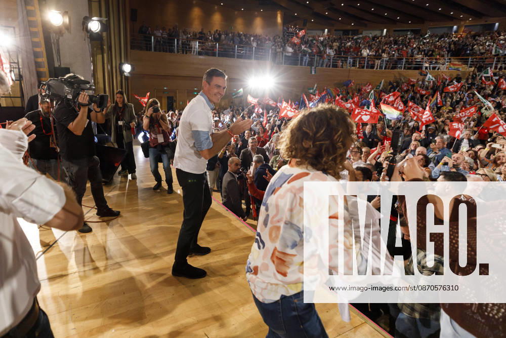 Sánchez heads his second pre-campaign event in Andalusia, this time in Granada. Photo of PSOE Secretary-General and Prime Minister Pedro Sánchez and PSOE Deputy Secretary-General and Secretary-General of the PSOE in Andalusia, María Jesús Montero, at a pre-campaign event at the Granada Convention and Exhibition Center. October 24 in Granada, Andalusia, Spain The event was also attended by the Secretary-General of the PSOE in Granada and the party’s Senate candidate for that province, Pedro Fernández October 24, 2026 Álex Cá Granada Granada Spain
