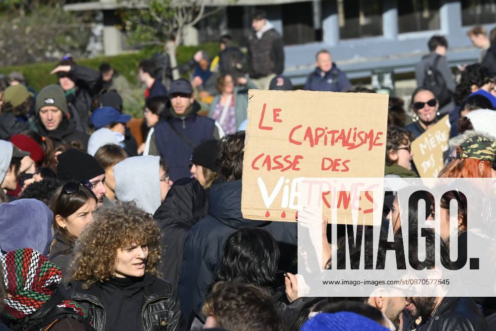 Extreme Left And Citizen Activists Protest 24 10 2026 BRUSSELS, BELGIUM - OCTOBER 24 : Police and demonstrators pictured during illegal demonstration the centre of Brussels against budget measures on October 24, 2026 in Brussels, Belgium, 24 10 2026 Brussels Belgium