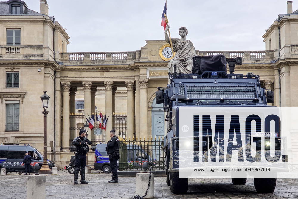 FRANCE, PARIS - OCTOBER 24, 2026: Police officers and vehicle are on guard at the National Assembly building as mass protests involving trade unions and university students are expected in the French capital. Dmitry Orlov TASS 99860317