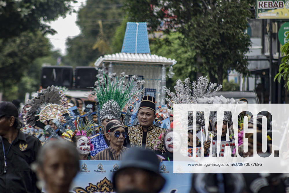 Yogyakarta, Special Region Of Yogyakarta, Indonesia: Yogyakarta, Indonesia, October 24, 2026.Participants wear traditional costumes during a cultural parade held to mark the 270th anniversary of the Special Region of Yogyakarta on Taman Siswa Street in Yogyakarta. The cultural parade showcased the regions diversity in art, culture, and identity through a carnival that involved local government officials and all the villages in Wirogunan. Yogyakarta Indonesia - ZUMAf198 20261024_zip_f198_009
