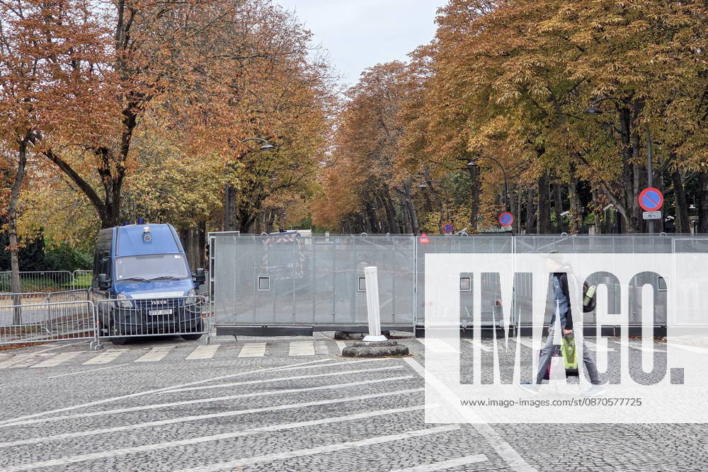FRANCE, PARIS - OCTOBER 24, 2026: A pedestrian crosses a blocked street. Security measures have been tightened in the French capital as mass protests involving trade unions and university students are expected. Dmitry Orlov TASS 99860457