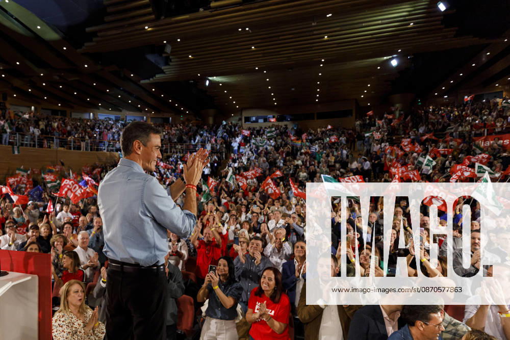 Sánchez heads his second pre-campaign event in Andalusia, this time in Granada. Photo of PSOE Secretary-General and Prime Minister Pedro Sánchez at a pre-campaign event at the Granada Convention and Exhibition Center. October 24 in Granada, Andalusia, Spain The event was also attended by the Deputy Secretary-General of the PSOE and Secretary-General of the PSOE in Andalusia, María Jesús Montero, and the Secretary-General of the PSOE in Granada and the party’s top candidate for the Senate in that province, Pedro Fernández October 24, 2026 Álex Cá Granada Granada Spain
