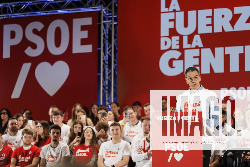 Sánchez heads his second pre-campaign event in Andalusia, this time in Granada. Photo of PSOE Secretary-General and Prime Minister Pedro Sánchez at a pre-campaign event at the Granada Convention and Exhibition Center. October 24 in Granada, Andalusia, Spain The event was also attended by the Deputy Secretary-General of the PSOE and Secretary-General of the PSOE in Andalusia, María Jesús Montero, and the Secretary-General of the PSOE in Granada and the party’s top candidate for the Senate in that province, Pedro Fernández October 24, 2026 Álex Cá Granada Granada Spain