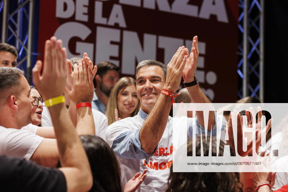 Sánchez heads his second pre-campaign event in Andalusia, this time in Granada. Photo of PSOE Secretary-General and Prime Minister Pedro Sánchez at a pre-campaign event at the Granada Convention and Exhibition Center. October 24 in Granada, Andalusia, Spain The event was also attended by the Deputy Secretary-General of the PSOE and Secretary-General of the PSOE in Andalusia, María Jesús Montero, and the Secretary-General of the PSOE in Granada and the party’s Senate candidate for that province, Pedro Fernández October 24, 2026 Álex Cá Granada Granada Spain