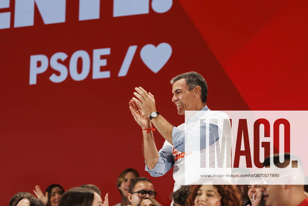 Sánchez heads his second pre-campaign event in Andalusia, this time in Granada. Photo of PSOE Secretary-General and Prime Minister Pedro Sánchez at a pre-campaign event at the Granada Convention and Exhibition Center. October 24 in Granada, Andalusia, Spain The event was also attended by the Deputy Secretary-General of the PSOE and Secretary-General of the PSOE in Andalusia, María Jesús Montero, and the Secretary-General of the PSOE in Granada and the party’s Senate candidate for that province, Pedro Fernández October 24, 2026 Álex Cá Granada Granada Spain