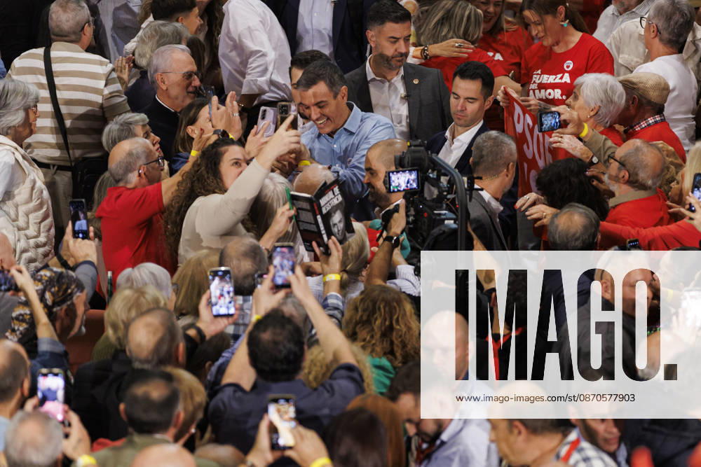 Sánchez heads his second pre-campaign event in Andalusia, this time in Granada. Photo of PSOE Secretary-General and Prime Minister Pedro Sánchez at a pre-campaign event at the Granada Convention and Exhibition Center. October 24 in Granada, Andalusia, Spain The event was also attended by the Deputy Secretary-General of the PSOE and Secretary-General of the PSOE in Andalusia, María Jesús Montero, and the Secretary-General of the PSOE in Granada and the party’s top candidate for the Senate in that province, Pedro Fernández October 24, 2026 Álex Cá Granada Granada Spain