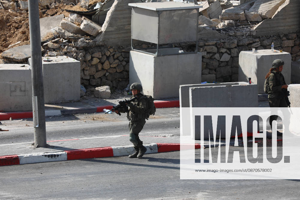 Palestinian homes in the ??Hebron destroyed following a clash at a checkpoint HEBRON, WEST BANK, PALESTINE - OCTOBER 24: Israeli forces take security measures at the Farsh Al Hawa military checkpoint, where Palestinian homes and structures have been demolished byby Israeli army heavy machinery in Hebron, West Bank, Palestine on Saturday, October 24, 2026. The demolitions followed a deadly shootout at the local checkpoint involving two Palestinians and two Israeli soldiers, leading to a total lockdown of Hebron and surrounding communities. Wisam Hashlamoun Anadolu Hebron West Bank. Editorial use only. Please get in touch for any other usage.