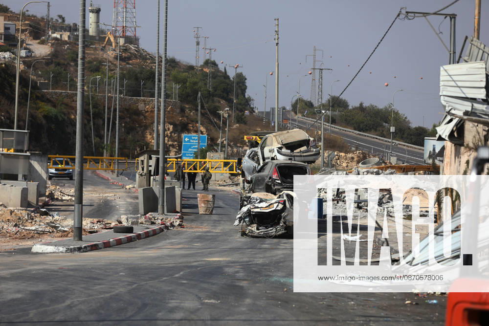 Palestinian homes in the ??Hebron destroyed following a clash at a checkpoint HEBRON, WEST BANK, PALESTINE - OCTOBER 24: A general view of the damaged cars and rubble of Palestinian homes and structures demolished by Israeli army heavy machinery in the Farsh Al Hawa area of Hebron, West Bank, Palestine on Saturday, October 24, 2026. The demolitions followed a deadly shootout at the local checkpoint involving two Palestinians and two Israeli soldiers, leading to a total lockdown of Hebron and surrounding communities. Wisam Hashlamoun Anadolu Hebron West Bank. Editorial use only. Please get in touch for any other usage.