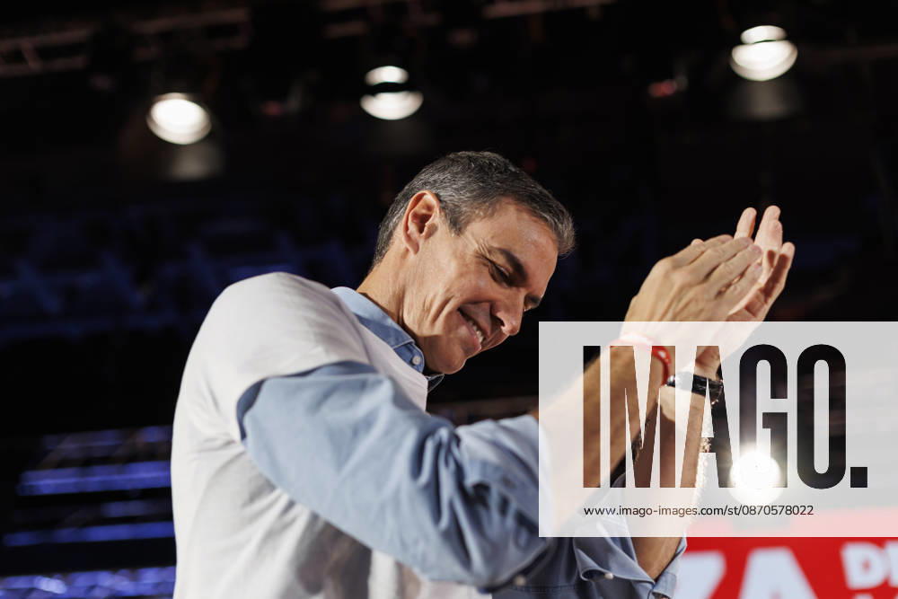 Sánchez heads his second pre-campaign event in Andalusia, this time in Granada. Photo of the PSOE Secretary-General and Prime Minister, Pedro Sánchez, at a pre-campaign event at the Granada Convention and Exhibition Center October 24 in Granada, Andalusia, Spain The event was also attended by the Deputy Secretary-General of the PSOE and Secretary-General of the PSOE in Andalusia, María Jesús Montero, and the Secretary-General of the PSOE in Granada and the party’s Senate candidate for that province, Pedro Fernández October 24, 2026 Álex Cá Granada, Granada, Spain