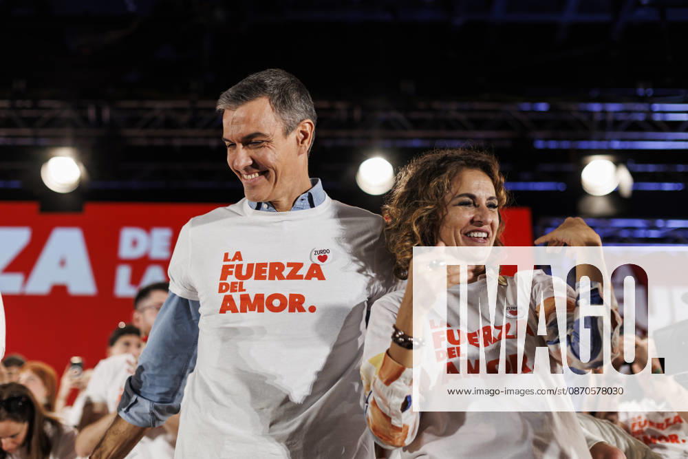 Sánchez heads his second pre-campaign event in Andalusia, this time in Granada. Photo of PSOE Secretary-General and Prime Minister Pedro Sánchez and PSOE Deputy Secretary-General and Secretary-General of the PSOE in Andalusia, María Jesús Montero, at a pre-campaign event at the Granada Convention and Exhibition Center. October 24 in Granada, Andalusia, Spain The event was also attended by the Secretary-General of the PSOE in Granada and the party’s Senate candidate for that province, Pedro Fernández October 24, 2026 Álex Cá Granada Granada Spain