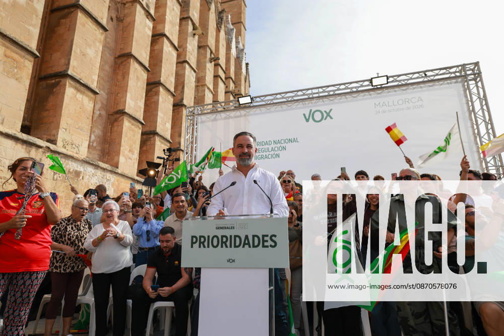 Abascal Holds a Public Event in Palma Vox President Santiago Abascal during a public event as part of the pre-campaign for the general election on November 29, at La Seu de Mallorca, on October 24, 2026, in Palma de Mallorca, Mallorca, Balearic Islands, Spain. Abascal is the first leader of one of the major parties running in the general election to have announced public events in the Balearic Islands. OCTOBER 24, 2026. Tomàs Moyà. Palma de Mallorca, Mallorca, Isl. Palma de Mallorca, Mallorca, Spain