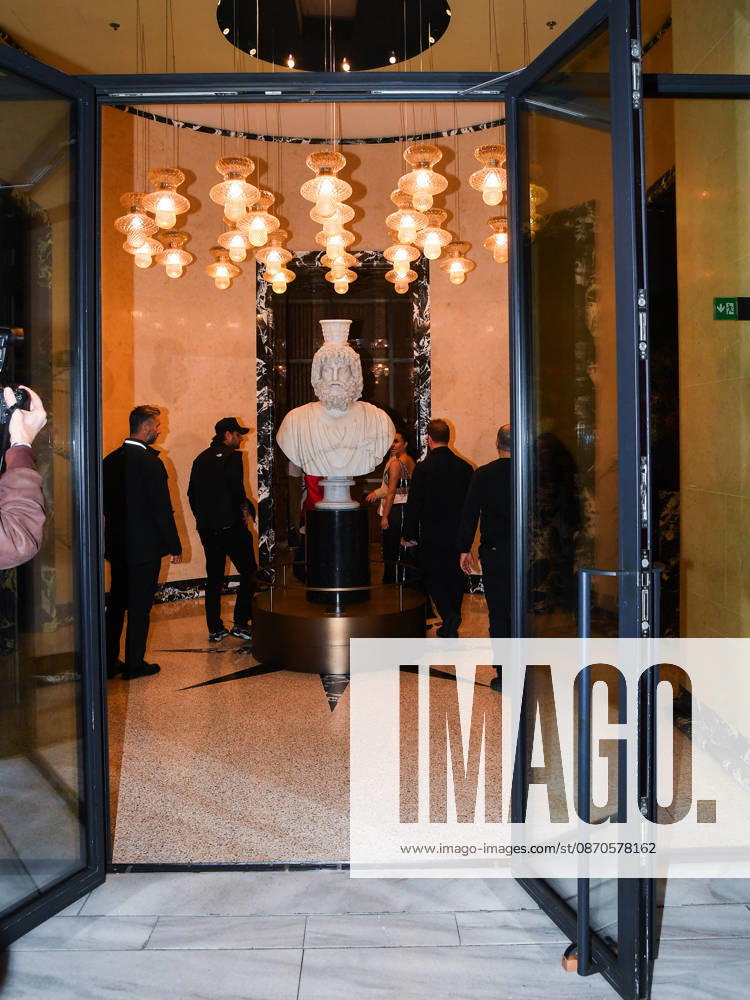 Kim Kardashian Arrives at the Bulgari Boutique - Rome Kim Kardashian arrives at the Bulgari boutique on Via Condotti, during the Rome Film Festival, in Rome, Italy, on October 23, 2026. Photo by Vincenzo Landi IPA ABACAPRESS.COM Rome Italy