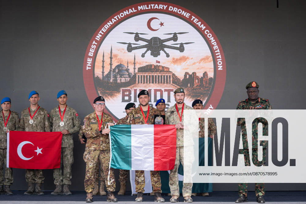 Best International Military Drone Team Competition in Ankara ANKARA, TURKIYE - OCTOBER 24: Commander of the Sudanese Land Forces, Lieutenant General Malik Altayeb Khogali Alneil (R) presents awards as Italy s team wins the third place in the Best International Military Drone Team Competition (BIMDTC-2026), organized by the Turkish Land Forces Command, at Martyr Army Pilot First Lieutenant Gurcan Ulucan Square in Sincan Temelli, in Ankara, Turkiye on October 24, 2026. Ahmet Serdar Eser Anadolu Ankara Turkey. Editorial use only. Please get in touch for any other usage.