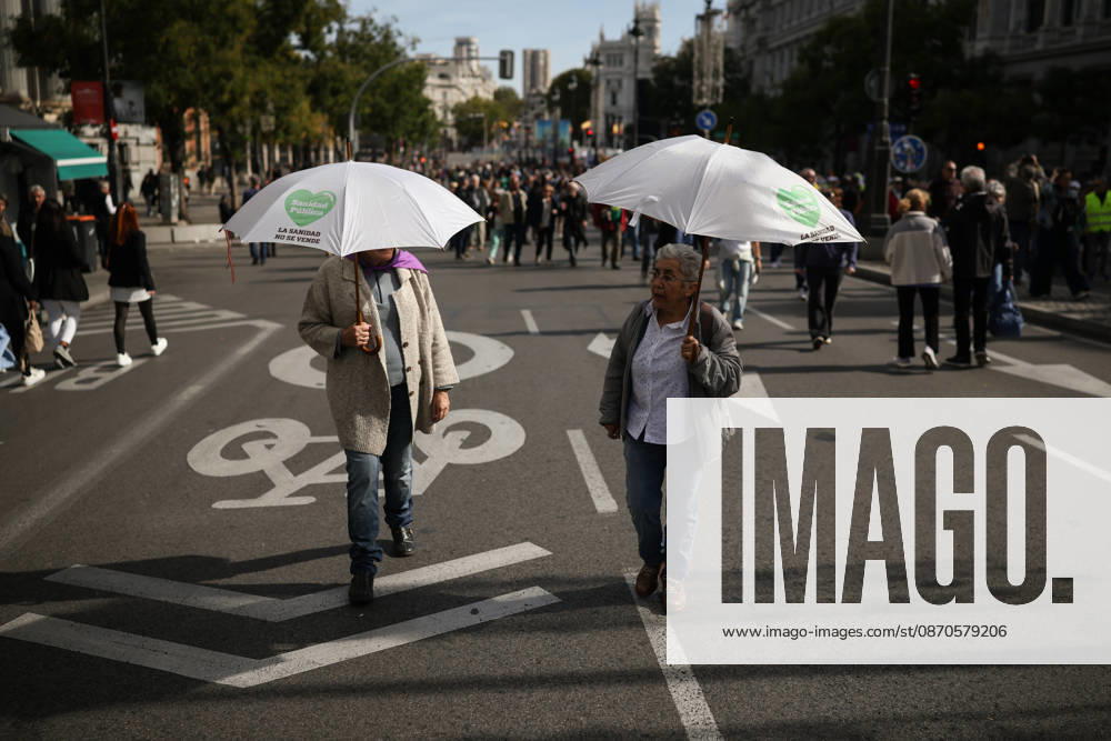 Protest for Public Pensions and Housing: A large crowd gathered during a protest in defense of the public pension system and access to housing on October 24, 2026, in Madrid, Spain. The National Coordinating Committee for the Defense of the Public Pension System (COESPE), labor unions, and other pensioner organizations such as Asjubi40 have called for this nationwide mobilization under the slogan For a Public Pension System for the Elderly and the Young OCTOBER 24, 2026 Alejandro Martínez Vé Madrid, Madrid, Spain
