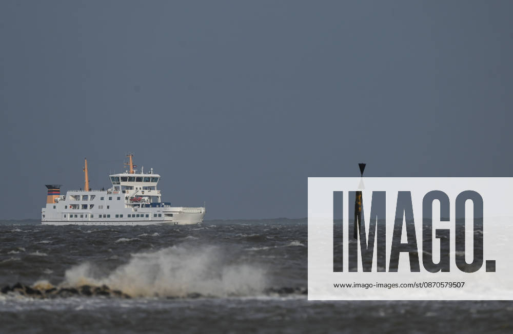 Limited ferry service on the North Sea: Ferries are battling their way through the rough, choppy seas off the East Frisian islands of Juist and Norderney. Strong winds, high waves, and difficult weather conditions are disrupting ferry service and making navigation challenging in the Wadden Sea off Norddeich, Lower Saxony, Germany