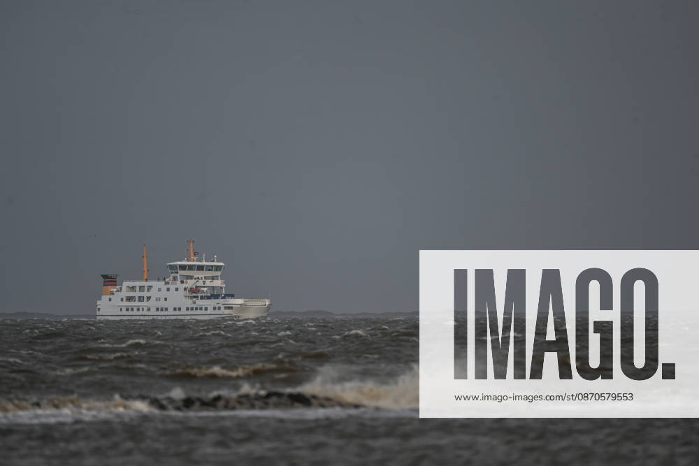 Limited ferry service on the North Sea: Ferries are battling their way through the rough, choppy seas off the East Frisian islands of Juist and Norderney. Strong winds, high waves, and difficult weather conditions are disrupting ferry service and making navigation challenging in the Wadden Sea off Norddeich, Lower Saxony, Germany