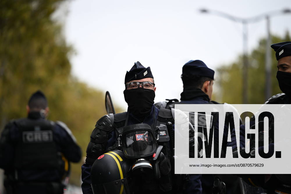 Demonstrators gather near Porte d Italie amid ongoing protests in Paris PARIS, FRANCE - OCTOBER 24: Demonstrators gather near Porte d Italie in southern Paris, chanting slogans ahead of planned marches, while security forces closely monitor the area in Paris, France, on October 24, 2026. Mouneb Taim Anadolu Paris France. Editorial use only. Please get in touch for any other usage.