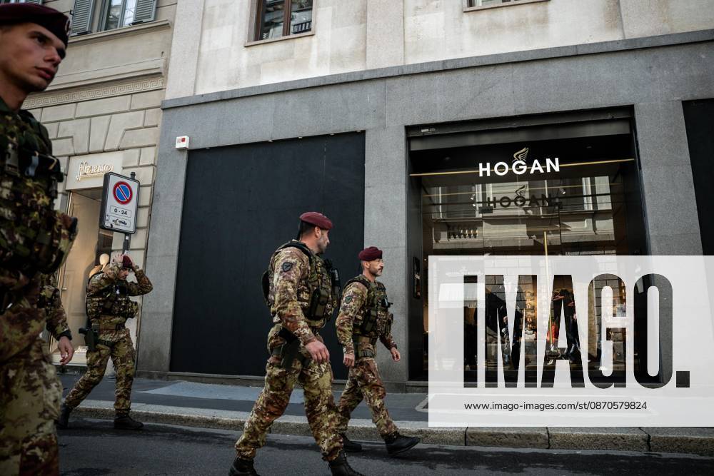 Army strikes in the Fashion District, Via Montenapoleone. The city is under lockdown, preparing for the demonstrations scheduled for the afternoon in Piazza Duomo, October 24, 2026, Milan. Milan Italy - ZUMAa289 20261024_zia_a289_041